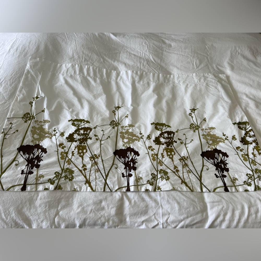 Margaret Muir | (1) King Sham | White Embroidered Pillow | EUC